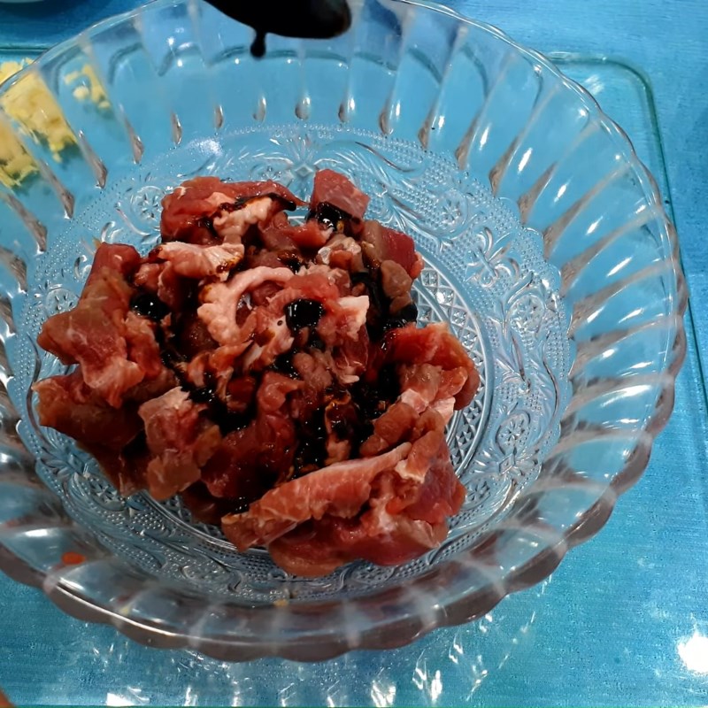 Bước 3 Ướp thịt bò Thịt bò kho củ cải trắng
