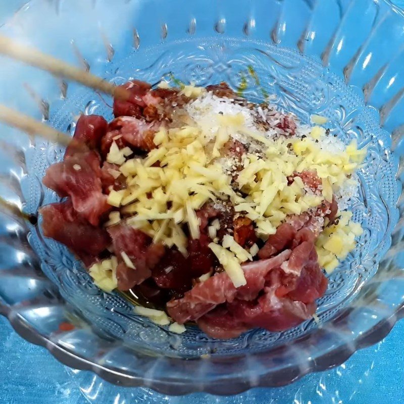 Bước 3 Ướp thịt bò Thịt bò kho củ cải trắng