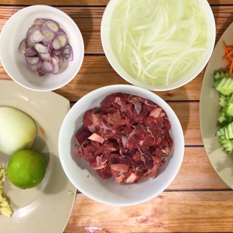 Bước 2 Ướp thịt bò Nộm bắp bò thập cẩm