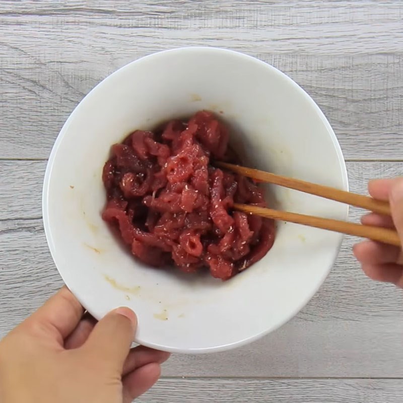 Bước 3 Ướp thịt bò Cơm rang dưa bò