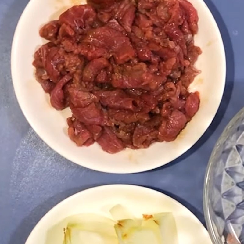 Bước 2 Ướp thịt bò Thịt bò xào nấm bào ngư