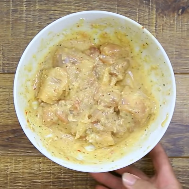 Bước 2 Ướp thịt gà Gà chiên vừng lá chanh