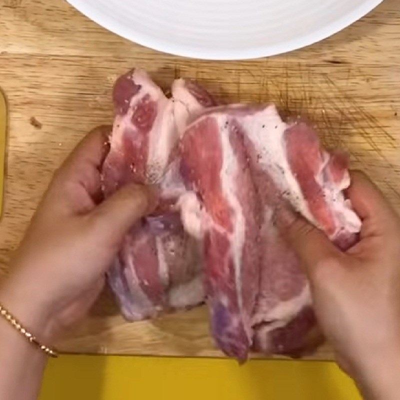 Bước 2 Ướp thịt heo Thịt heo hấp sả