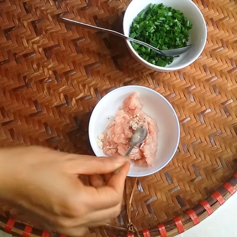 Bước 3 Ướp thịt và xào thịt Cháo thịt băm trứng gà