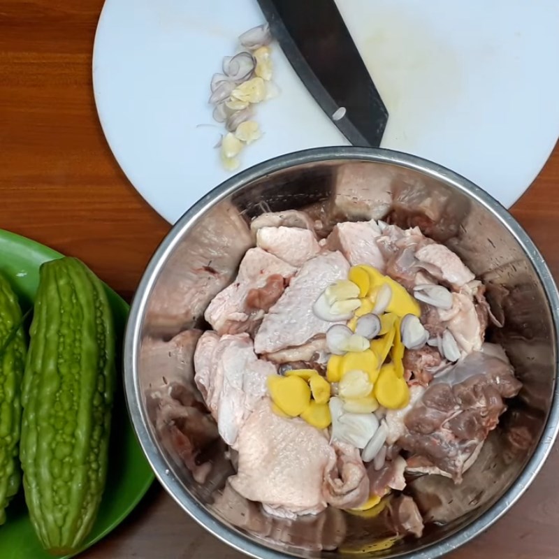 Bước 3 Ướp thịt vịt Vịt kho khổ qua