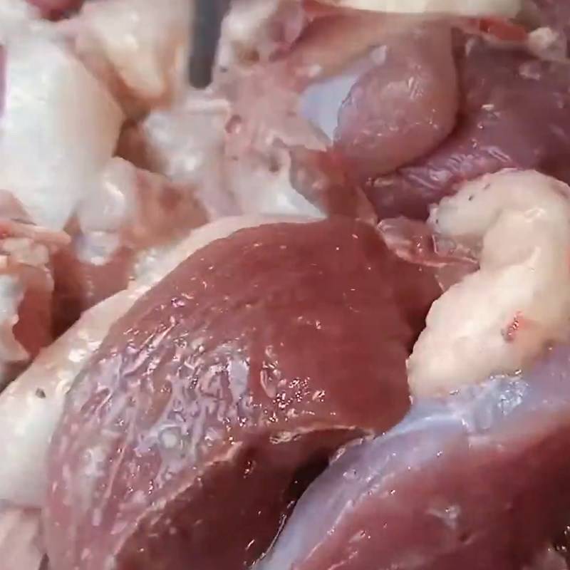 Bước 3 Ướp thịt vịt Canh vịt hầm đu đủ
