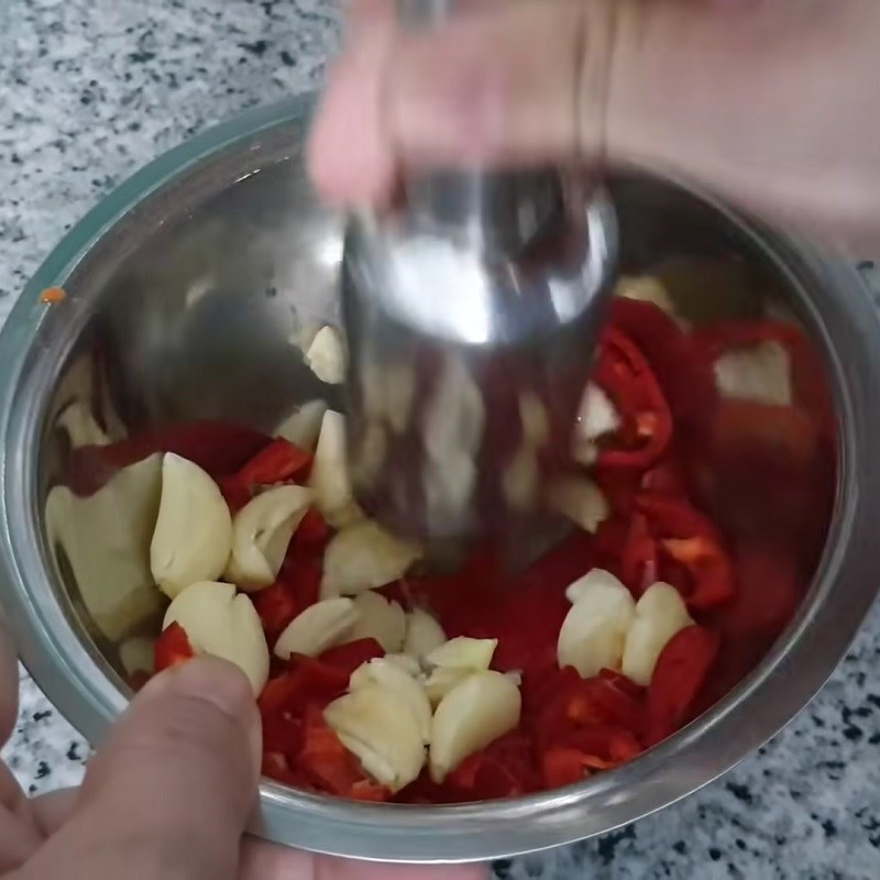 Bước 2 Ướp thịt vịt Thịt vịt kho tàu