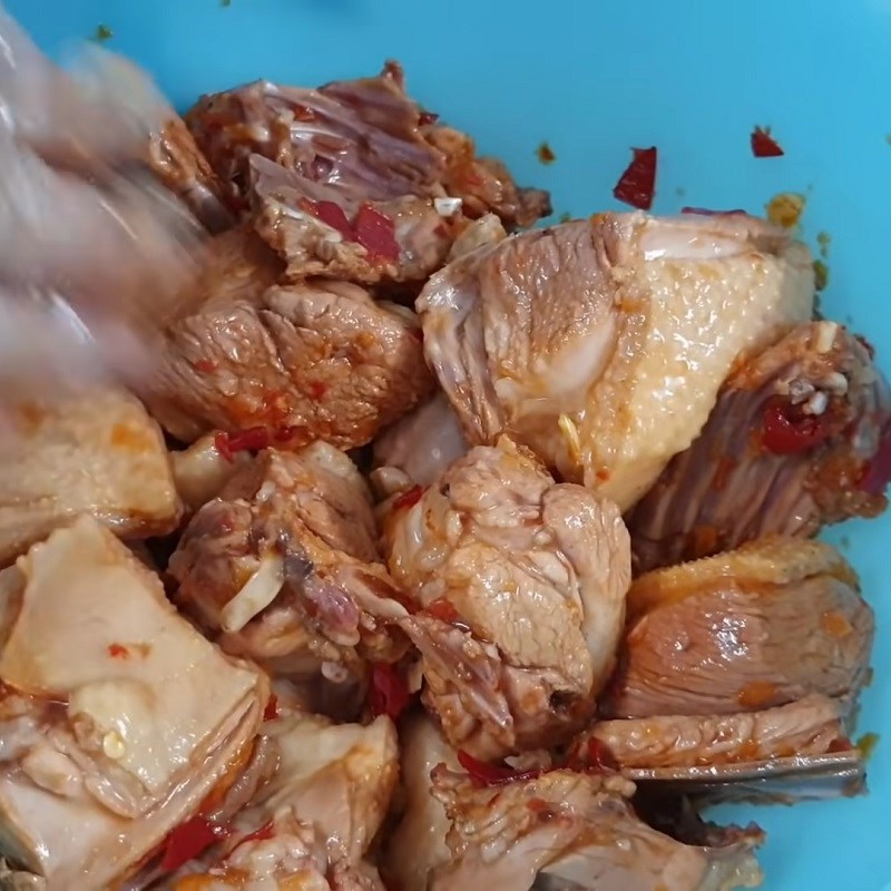 Bước 2 Ướp thịt vịt Thịt vịt kho tàu