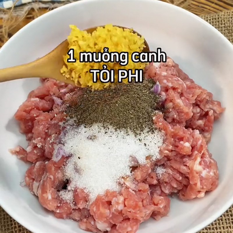 Bước 1 Ướp thịt xíu mại Xíu mại trứng muối (Công thức được chia sẻ từ TikTok Cách Nấu Ngon cùng Cách Nấu Ngon)