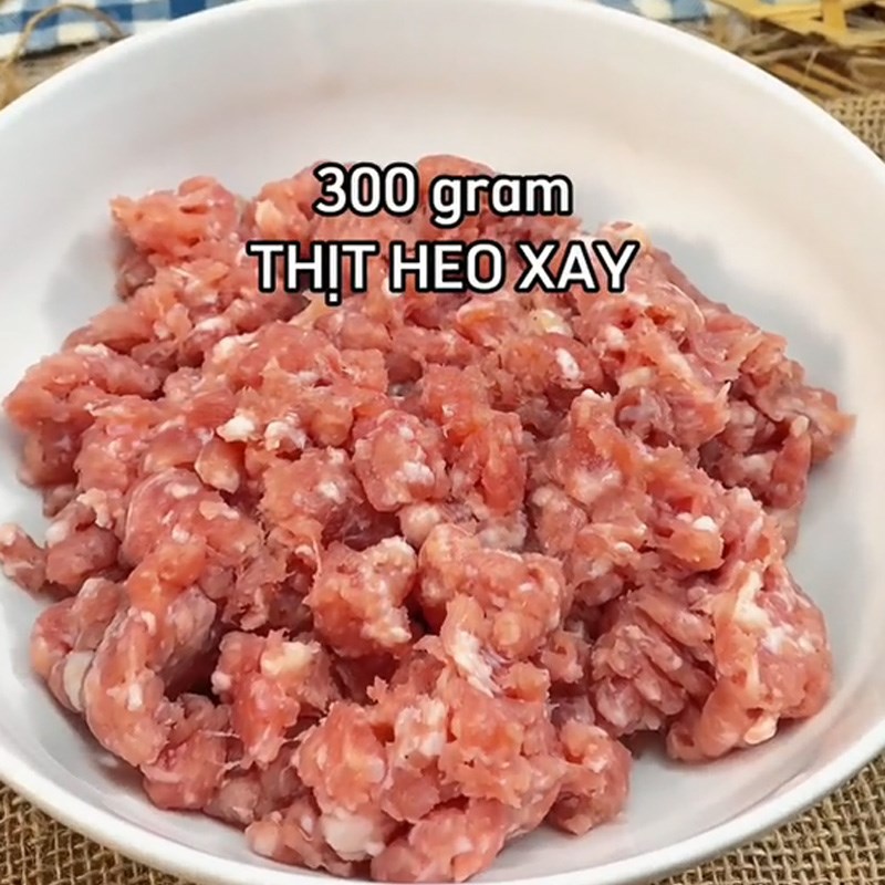 Bước 1 Ướp thịt xíu mại Xíu mại trứng muối (Công thức được chia sẻ từ TikTok Cách Nấu Ngon cùng Cách Nấu Ngon)