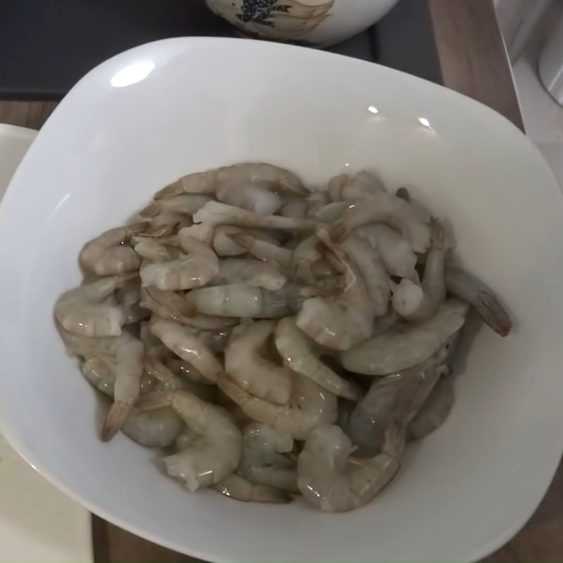 Bước 4 Ướp tôm Bánh tôm chiên khoai lang