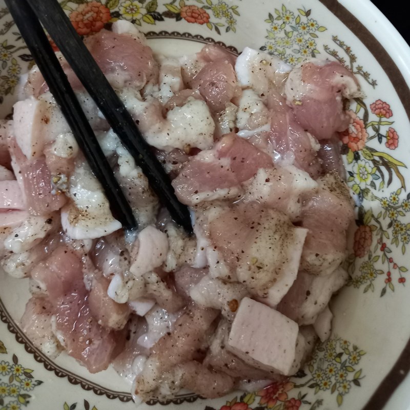 Bước 2 Ướp tôm thịt Bánh bột lọc bằng bột năng nhân tôm thịt