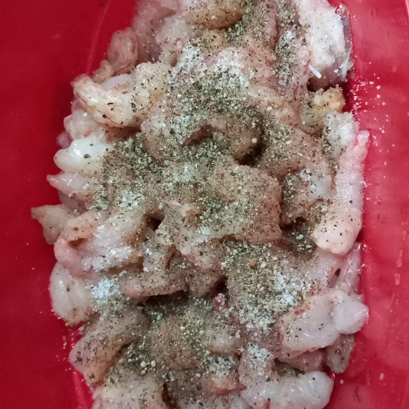 Bước 2 Ướp tôm thịt Bánh bột lọc bằng bột năng nhân tôm thịt