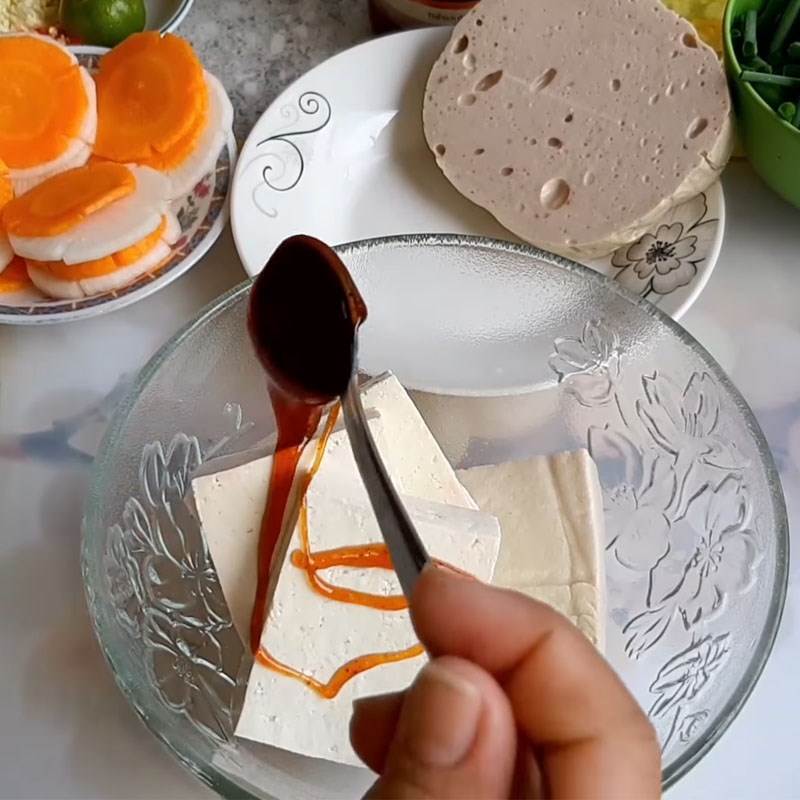 Bước 2 Ướp và chiên đậu hũ Bánh ướt chay