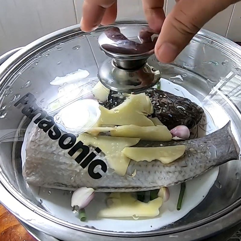 Bước 3 Ướp và hấp cá Cá lóc hấp dưa cải (cải chua)