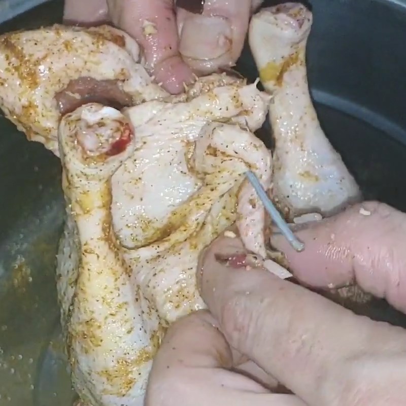 Bước 3 Ướp và nhồi nhân thịt Vịt hầm hạt sen