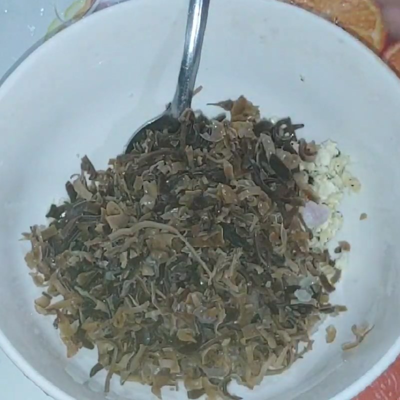 Bước 3 Ướp và nhồi nhân thịt Vịt hầm hạt sen