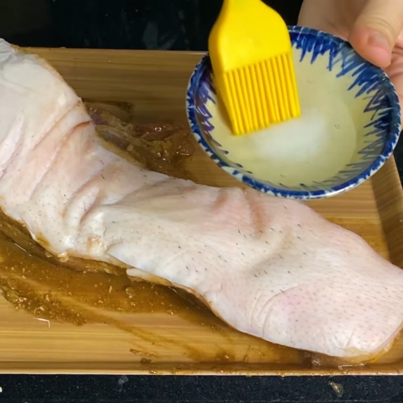 Bước 2 Ướp và nướng thịt Bún mắm nêm thịt quay