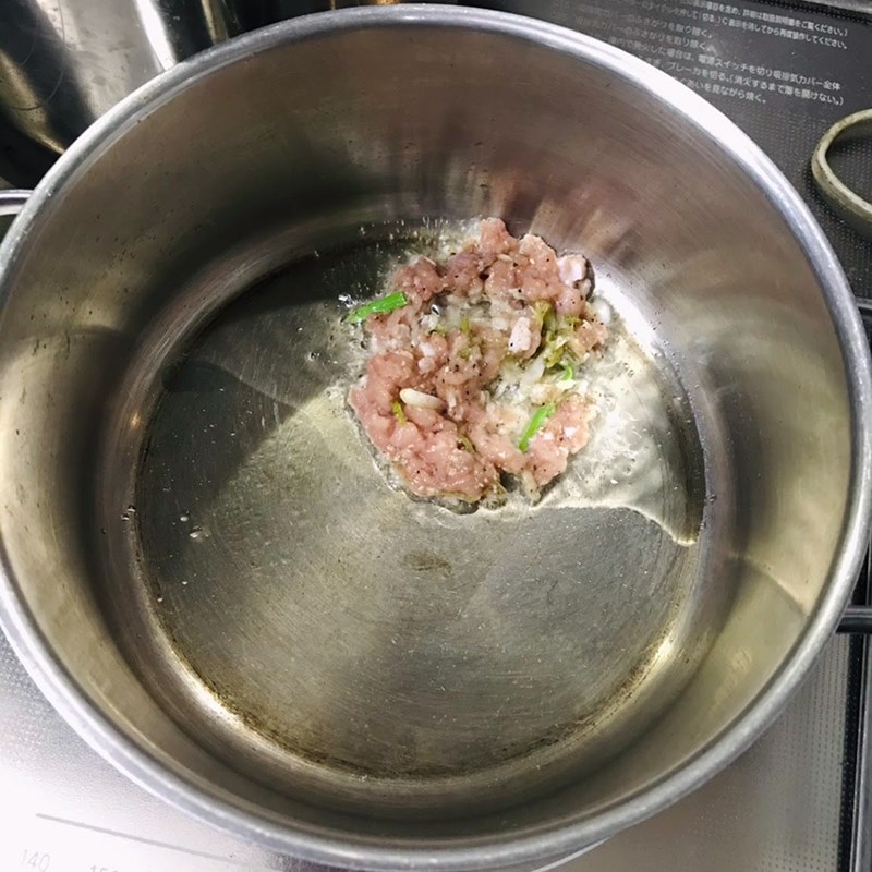Bước 2 Ướp và xào thịt Canh bí đỏ thịt bằm