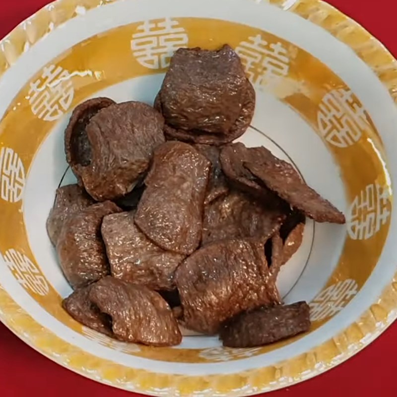 Bước 3 Ướp và chiên thịt bò chay Nấm rơm xào thịt bò chay