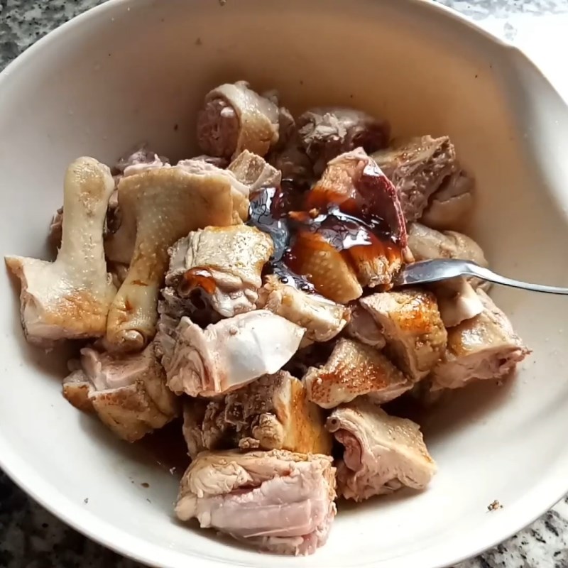 Bước 3 Ướp vịt Vịt kho ngũ vị