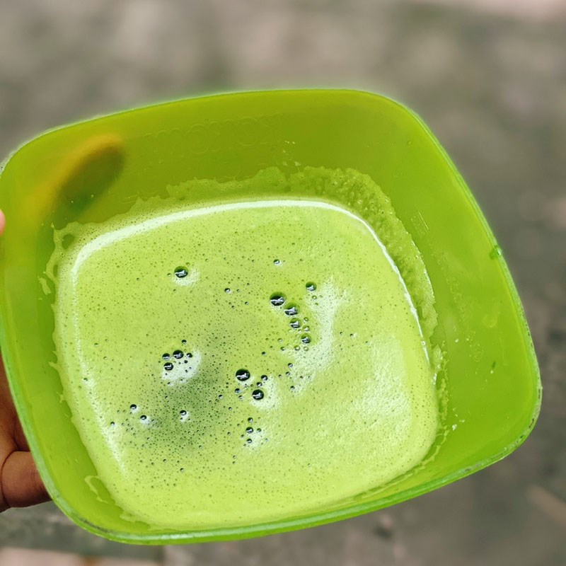 Bước 2 Vắt nước cốt lá dứa Bánh da lợn