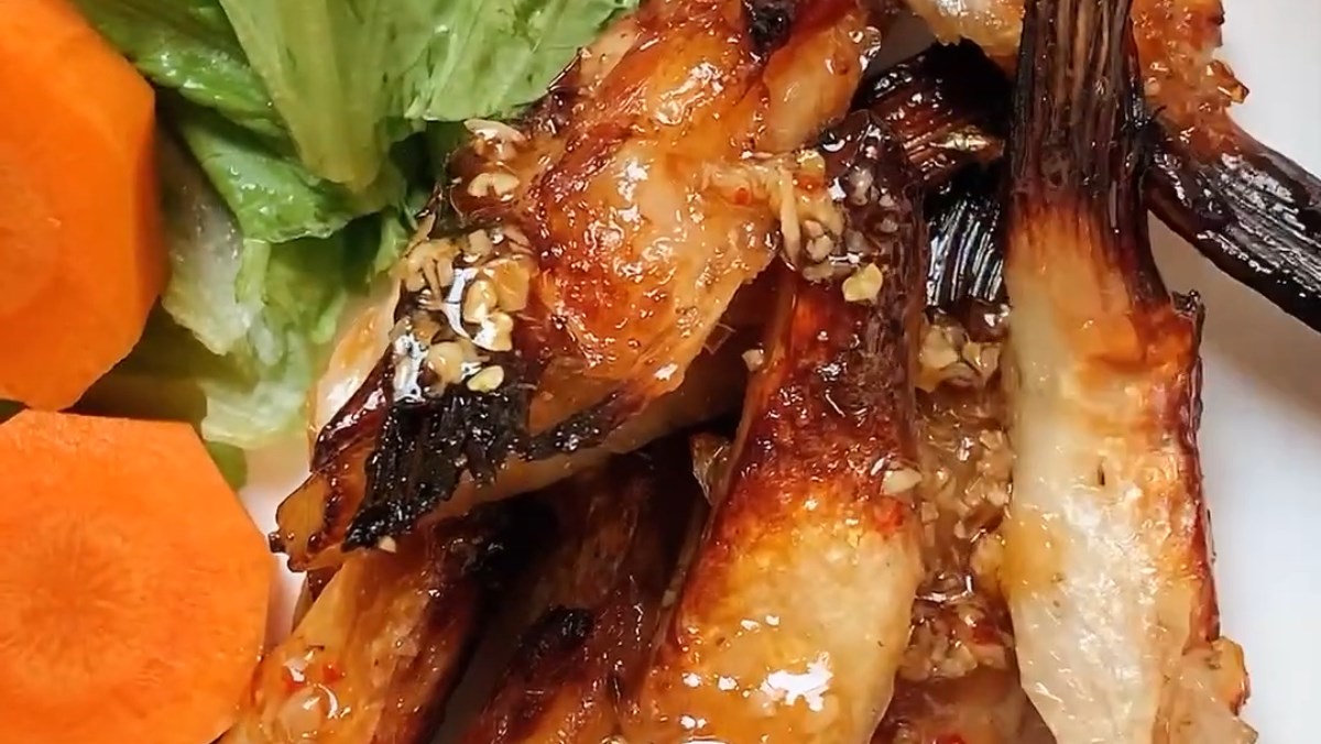 Vây cá hồi nướng mắm tỏi