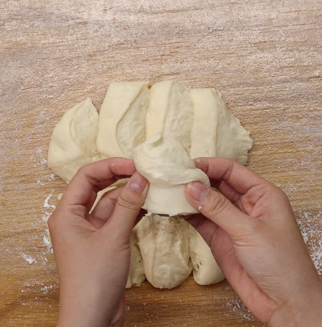 Bước 2 Ủ bột và nặn bánh Bánh tiêu sầu riêng