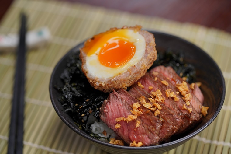 Bước 3 Thành phẩm Cơm thăn bò rong biển