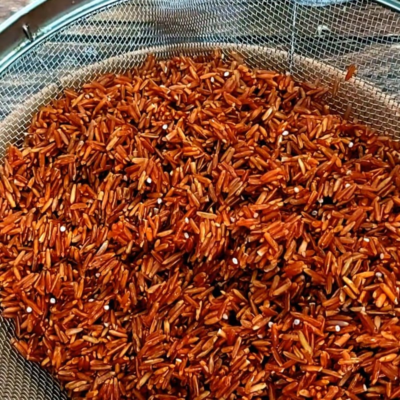 Bước 1 Vo gạo lứt Kẹo gạo lứt với mè