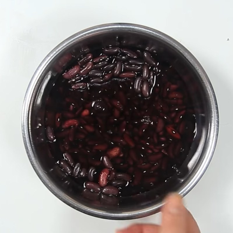 Bước 1 Vo sạch và ngâm đậu đỏ Sữa chua đậu đỏ