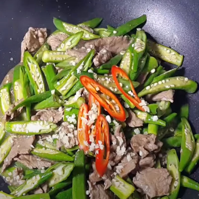 Bước 4 Xào đậu bắp với thịt bò Đậu bắp xào thịt bò