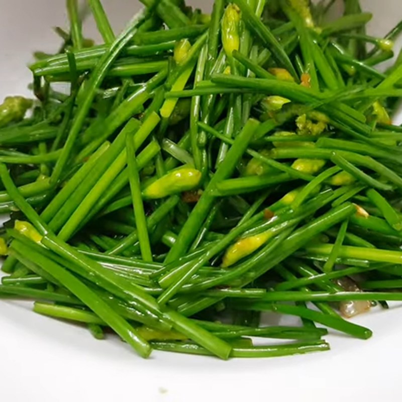 Bước 3 Xào bông hẹ Bông hẹ xào thịt bò