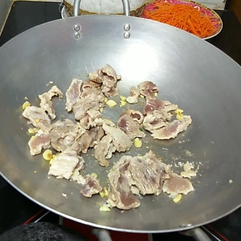 Bước 3 Xào bún Bún xào rau cải thịt heo