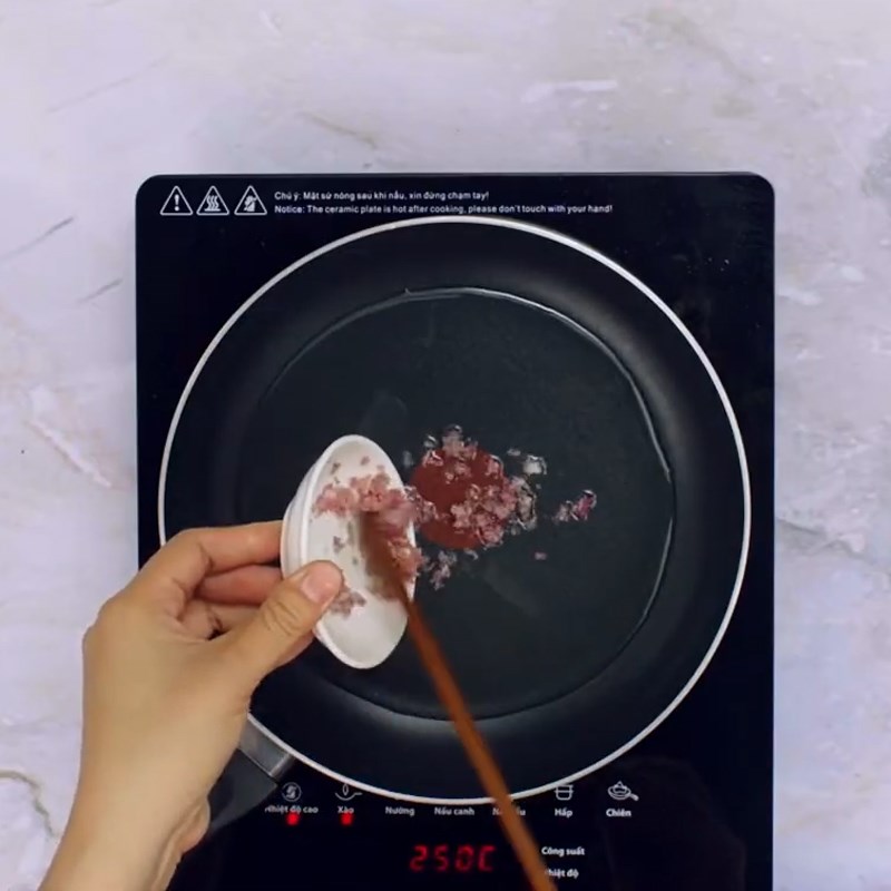 Bước 2 Xào cá lăng Canh cá lăng nấu măng chua