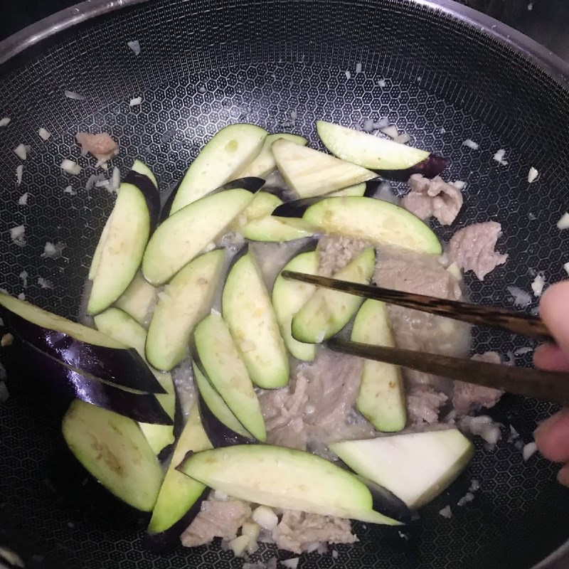 Bước 3 Xào cà tím với thịt, đậu hũ Cà tím xào thịt đậu hũ