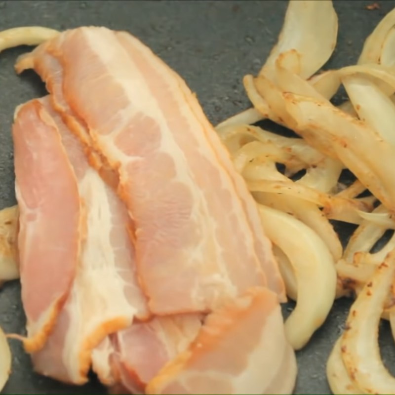 Bước 2 Xào các nguyên liệu Tokbokki sốt kem
