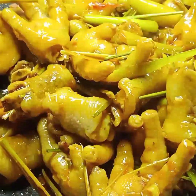 Bước 4 Xào chân gà Chân gà sốt Thái xoài non