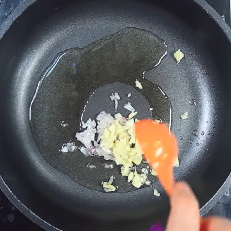Bước 2 Xào chân gà và giấm Chân gà xào giấm ớt