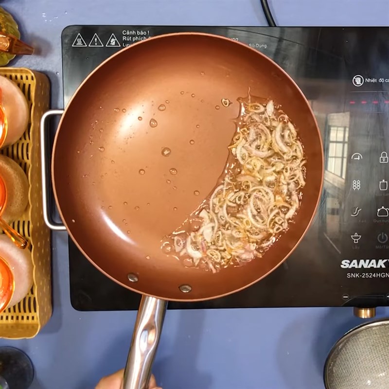 Bước 4 Xào chim bồ câu và thịt băm Cháo bồ câu đậu xanh hạt sen