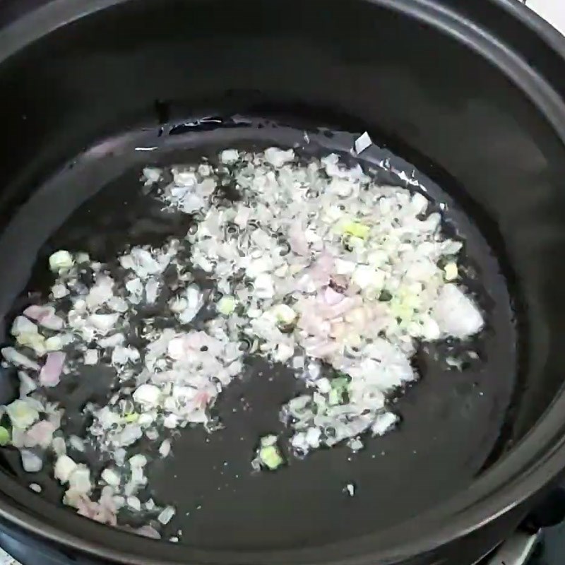 Bước 3 Xào cua Canh cua biển nấu bầu