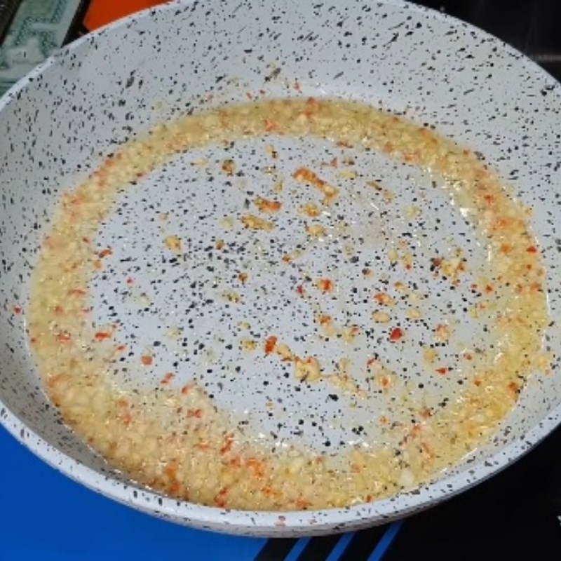 Bước 3 Xào dưa cải chua Nấm rơm xào dưa cải chua