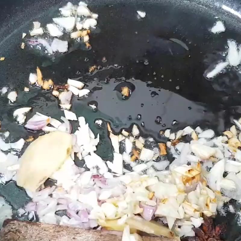 Bước 4 Xào đuôi bò với các nguyên liệu Đuôi bò hầm sả