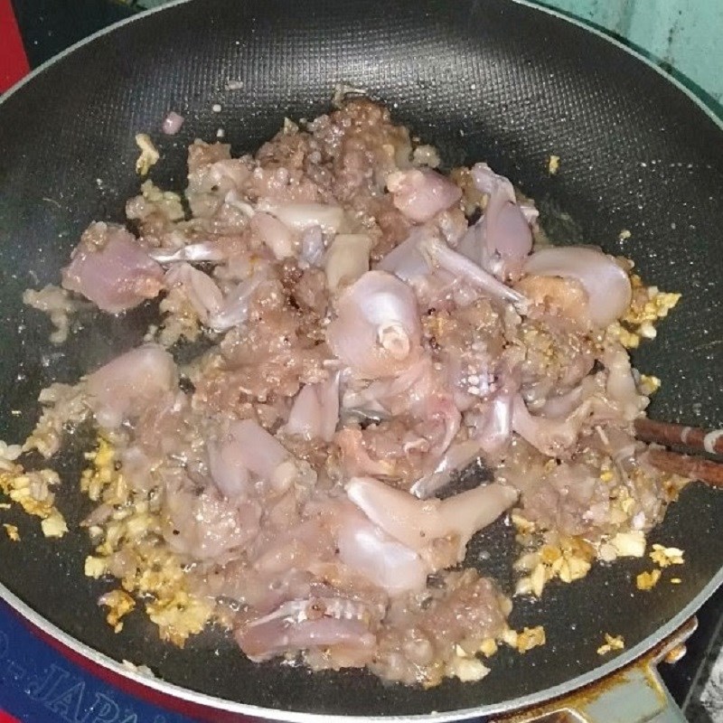 Bước 3 Xào ếch với măng Ếch xào măng