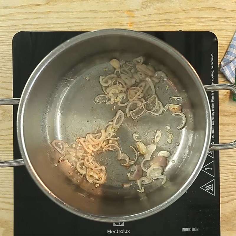 Bước 2 Xào hạt sen Canh hạt sen