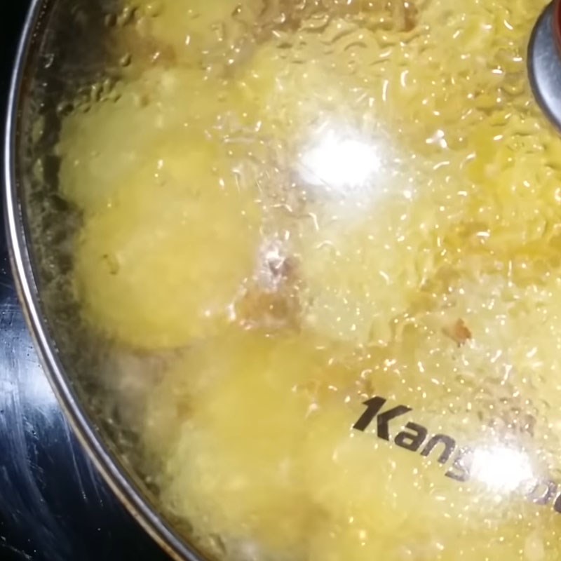 Bước 3 Xào khoai tây Khoai tây xào tỏi với cà rốt