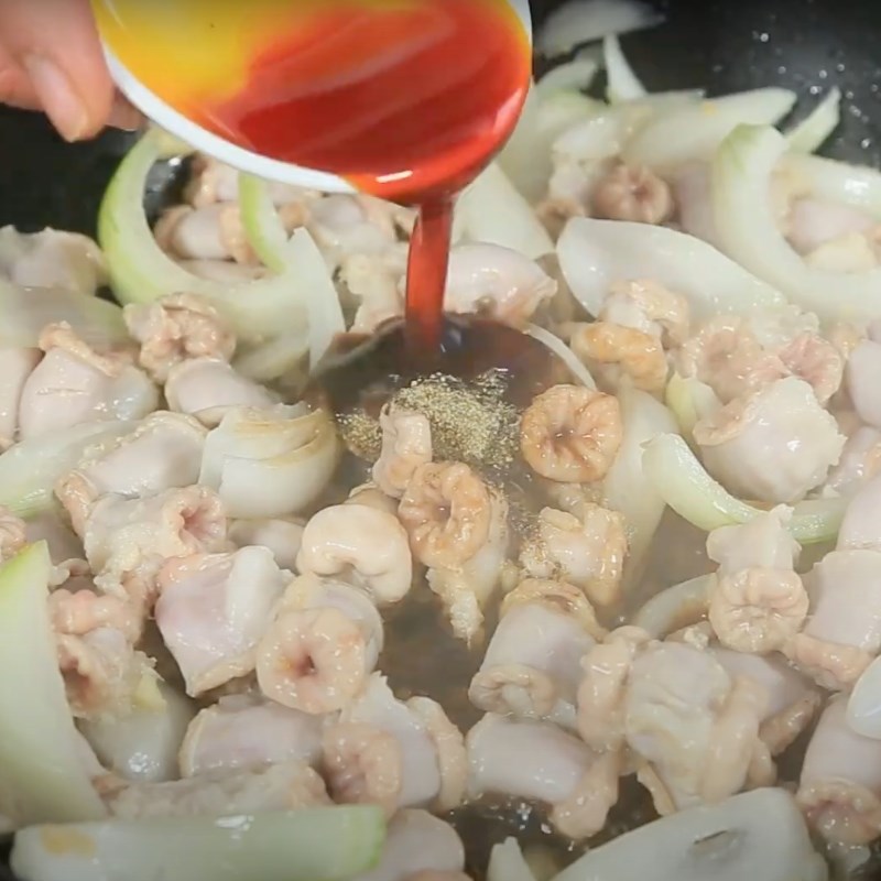 Bước 3 Xào lòng Lòng heo xào nấm