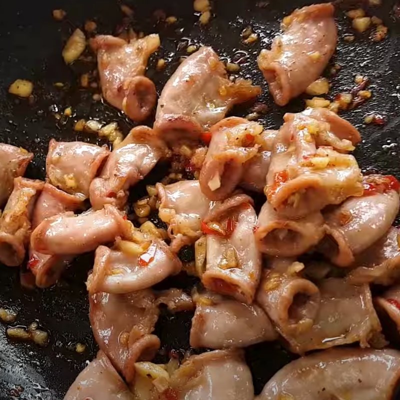 Bước 3 Xào lòng Lòng heo xào tỏi ớt