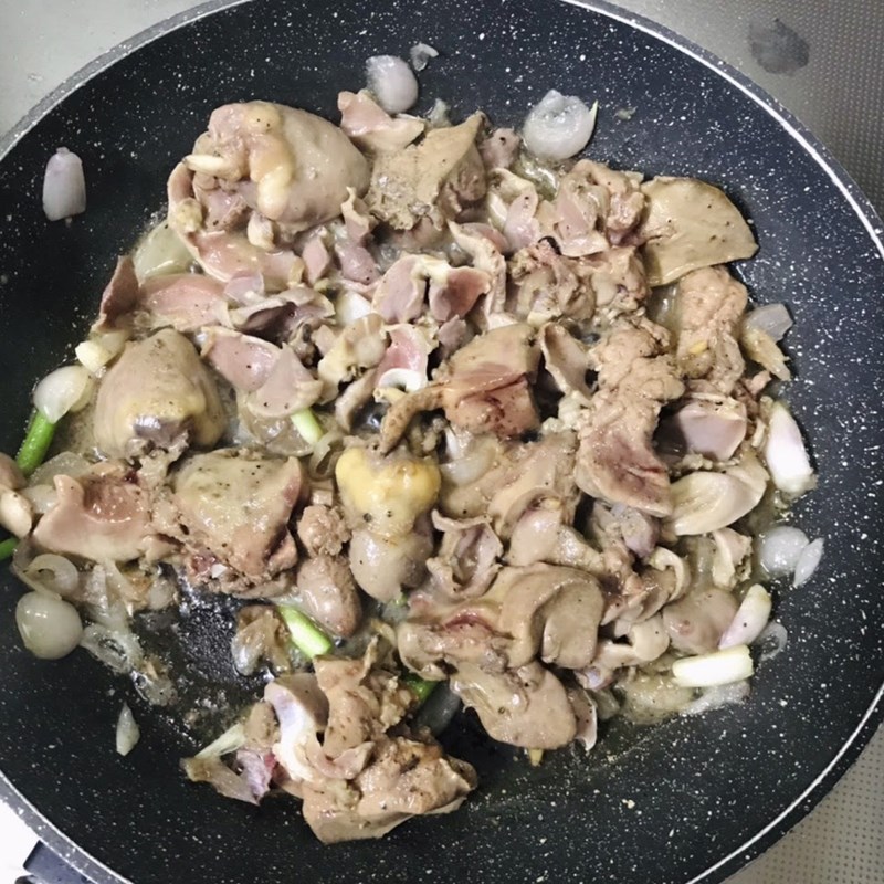 Bước 3 Xào lòng gà Su su xào lòng gà