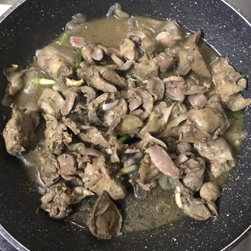 Bước 3 Xào lòng gà Su su xào lòng gà